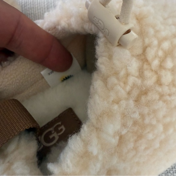 UGG PLUSHY SLIPPERS - Picture 9 of 10
